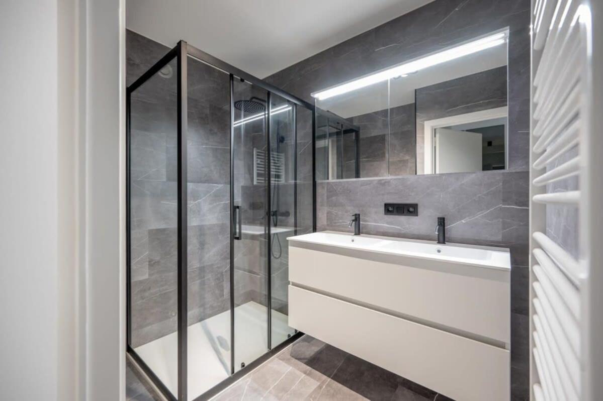 Huswell - High End Apartment Nearby The Beach In Knokke With Parking Exterior foto