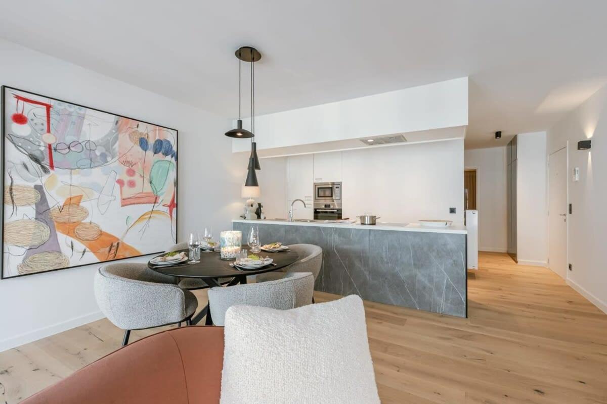 Huswell - High End Apartment Nearby The Beach In Knokke With Parking Exterior foto
