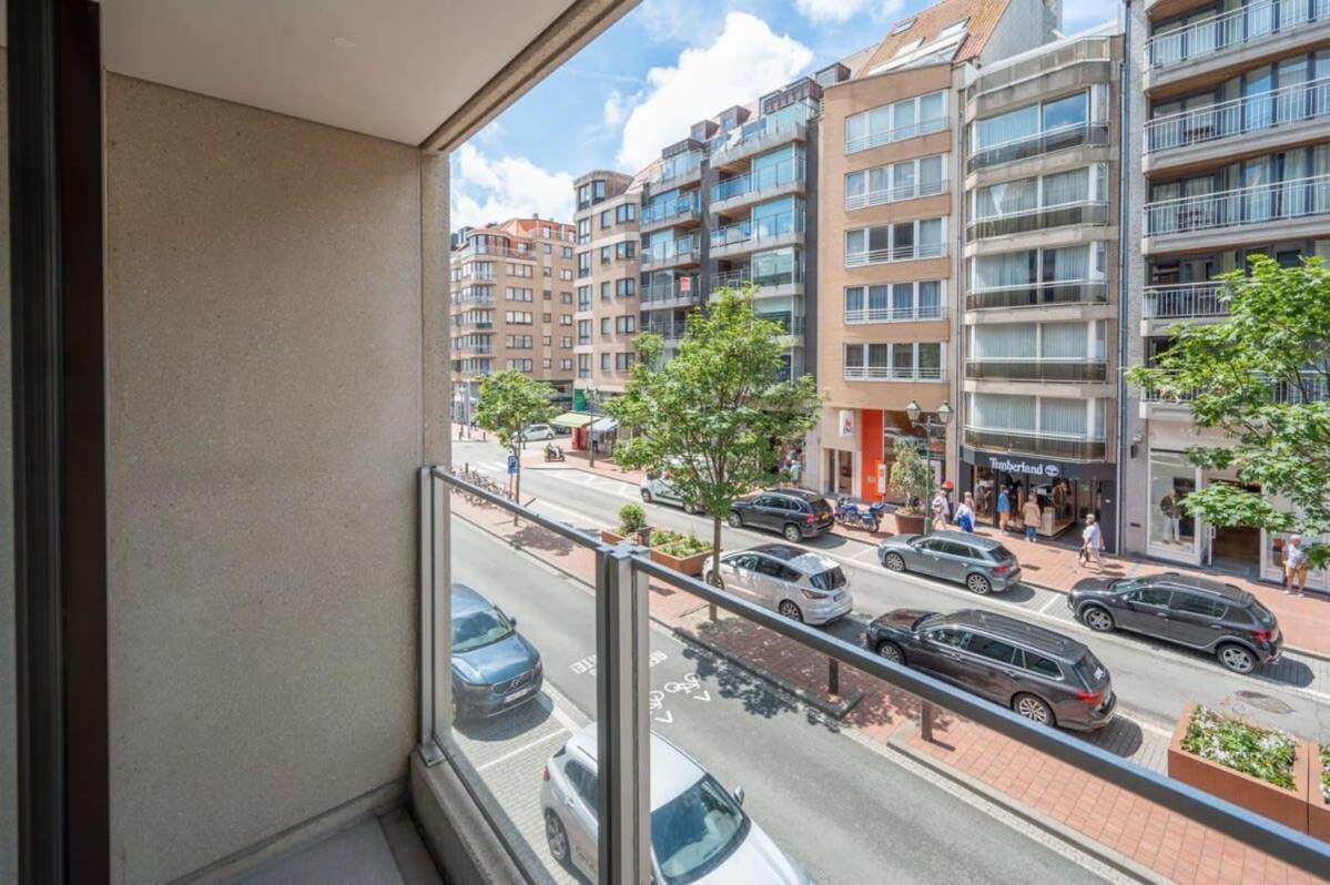 Huswell - High End Apartment Nearby The Beach In Knokke With Parking Exterior foto